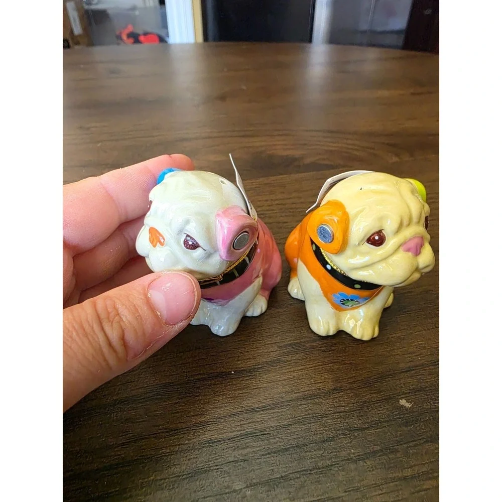 Set Of 2 Ceramic Bulldogs Figurines Salt and Pepper shaker Kitchen A1